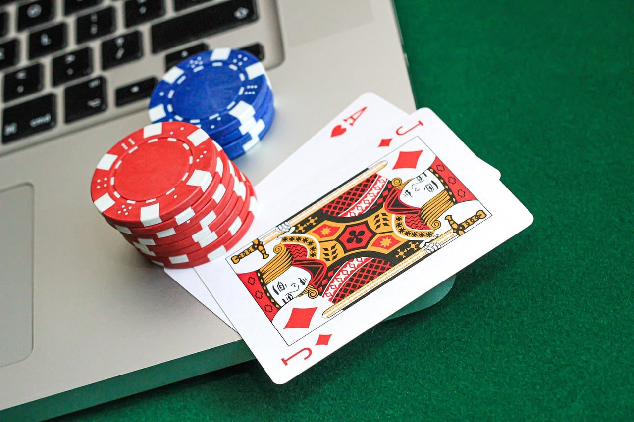 Berbagai permainan kasino gaya live dengan dealer nyata dan antarmuka interaktif